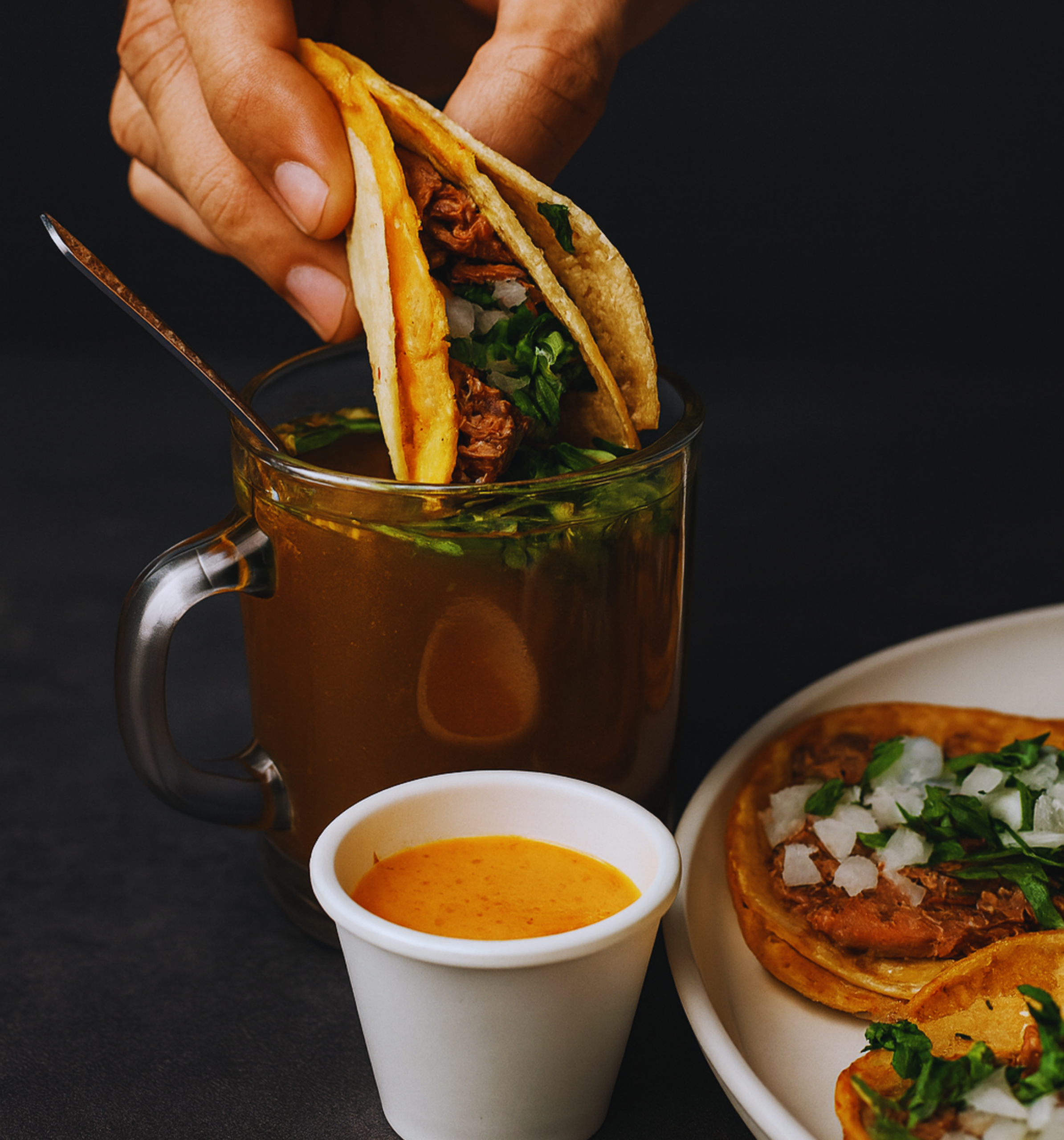 Consomé y tacos de barbacoa La Barbaquita